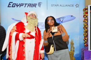 مصر للطيران تحتفل مع المسافرين في مطار القاهرة الدولي بالعام الميلادي الجديد
