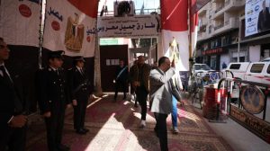 لليوم الثاني.. محافظ أسيوط يواصل جولاته الميدانية على اللجان الانتخابية في جولة الاعادة