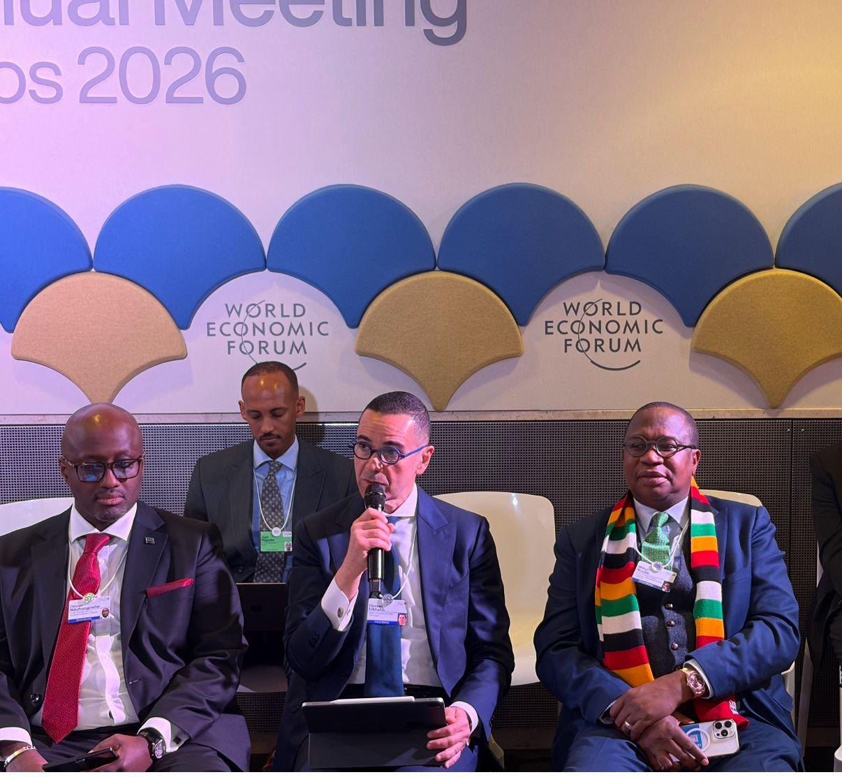 وزير الاستثمار يشارك في جلسة نقاشية حول “تيسير التجارة للجيل القادم”