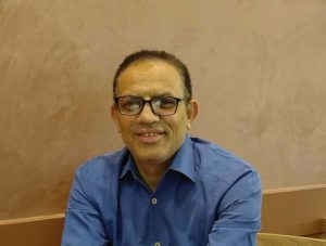 “مخبرون ومخبرون”.. كتاب جديد للكاتب مصطفي عبيد