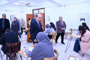 رئيس جامعة أسيوط يتابع انطلاق امتحانات الفصل الدراسي الأول لطلاب الدراسات العليا