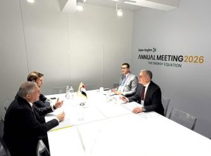 وزير البترول يبحث مع رئيس “سايبم” الإيطالية تعزيز التعاون بمشروعات تنمية الحقول والتحول الطاقي