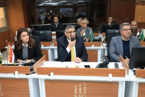 محافظ الجيزة يقود الحملات من داخل مركز السيطرة