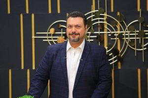 مراد مكرم يهنئ متابعيه بمناسبة العام الميلادي الجديد