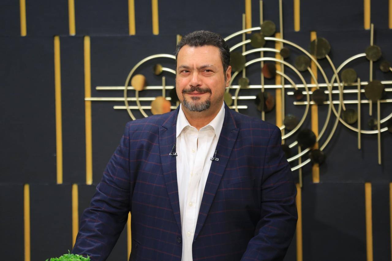 مراد مكرم يهنئ متابعيه بمناسبة العام الميلادي الجديد