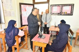 محافظ أسيوط يتفقد لجان امتحان البرمجة والذكاء الاصطناعي “التوفاس” بمدرسة الجامعة