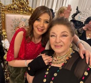 منال سلامة تنشر صورة لها برفقة الفنانة هدى رمزي