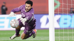 أنباء من داخل معسكر الفراعنة .. الشناوي يعلن اعتزاله اللعب الدولي