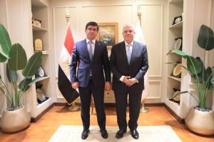 وزير التعليم العالي يبحث مع سفير طاجكستان تعزيز التعاون الأكاديمي والبحثي