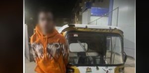 سائق توك توك يشعل النار في محطة وقود بعد محاولة العمال منعه من الدخول عكس الاتجاة بالسلام