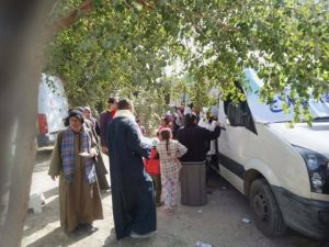 توقيع الكشف على 780 حالة في اليوم الأول للقافلة الطبية المجانية بقرية عرب القداديح