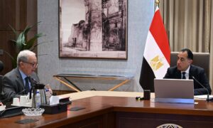 رئيس الوزراء يتابع مستجدات ملف هيكلة الهيئات الاقتصادية