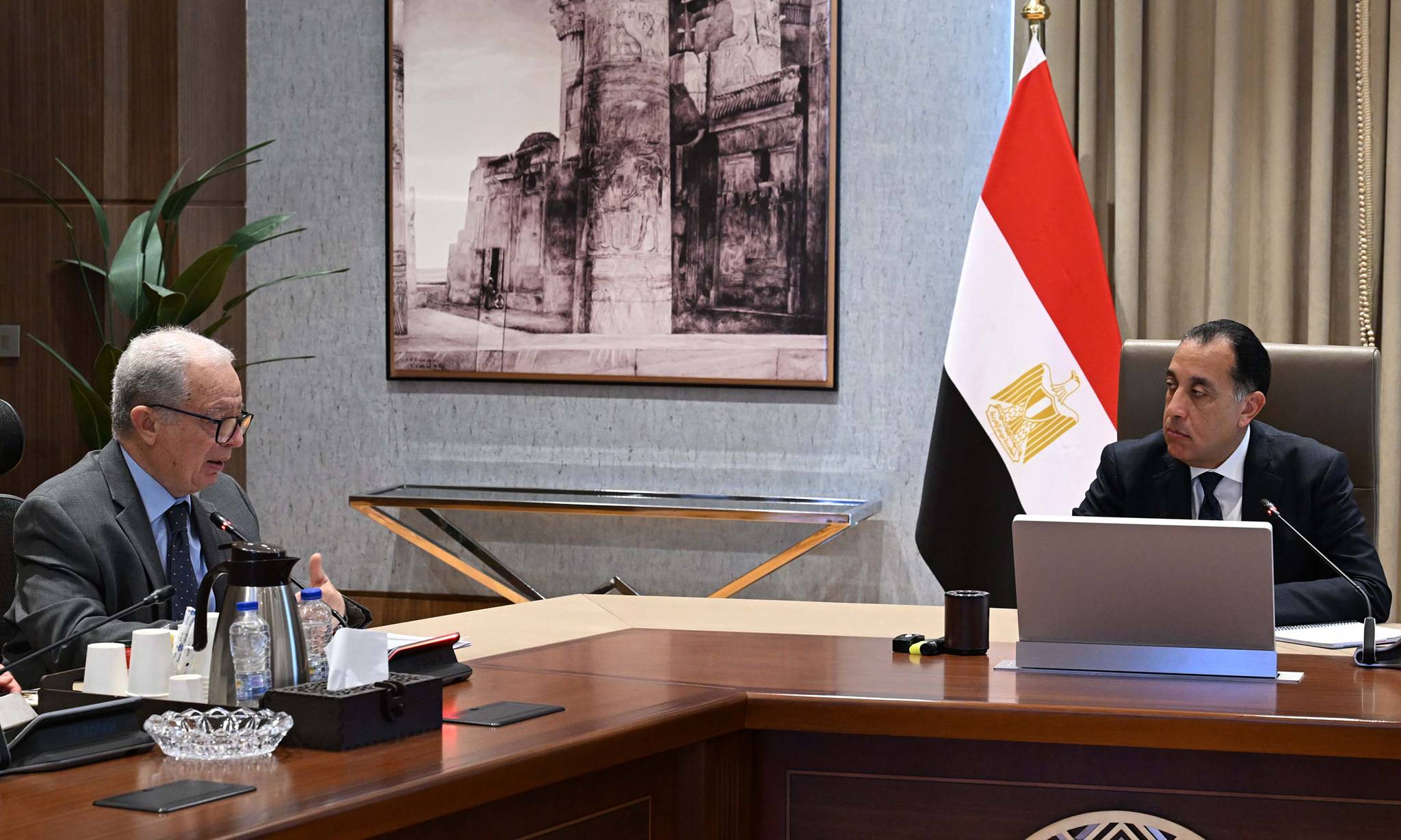 رئيس الوزراء يتابع مستجدات ملف هيكلة الهيئات الاقتصادية