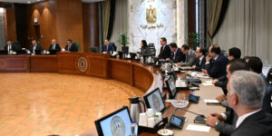 مدبولي يبحث تدابير حماية الأطفال من المحتوي الضار بوسائل التواصل