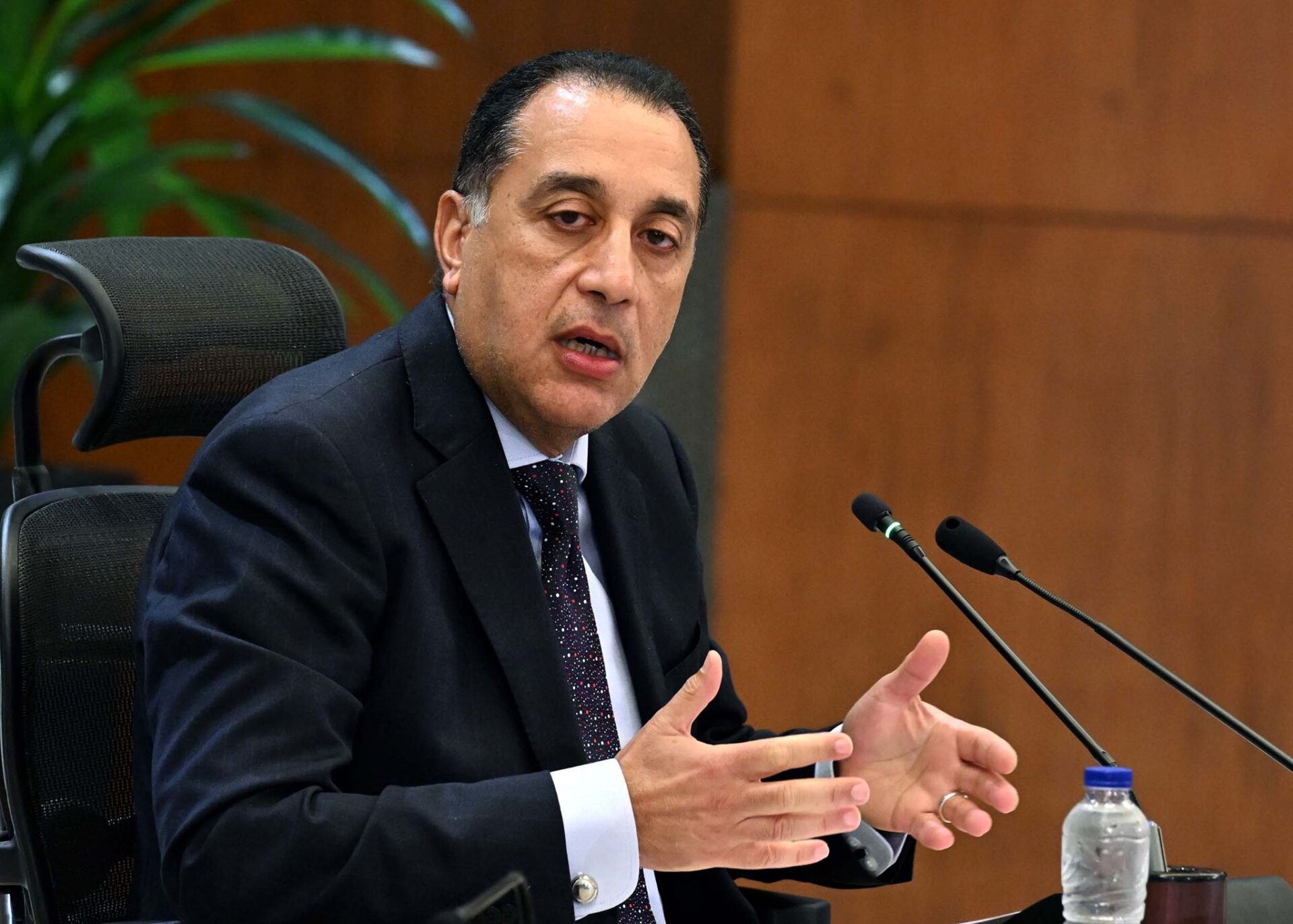 مدبولي يوجه برعاية مصابي تصادم سيارتين في بورسعيد