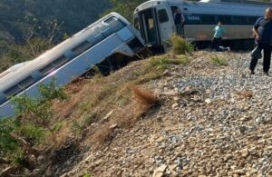 سقوط عربات قطار محملة بالبروبان في نهر بأمريكا