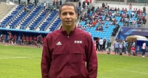 محمود عاشور يشارك في معسكر حكام الفيفا في الدوحة