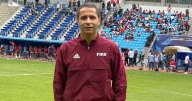 محمود عاشور يشارك في معسكر حكام الفيفا في الدوحة