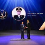 وزير الداخلية يُكرم أسر الشهداء والمصابين والمتميزين ويقلدهم الأنواط الممنوحة من رئيس الجمهورية