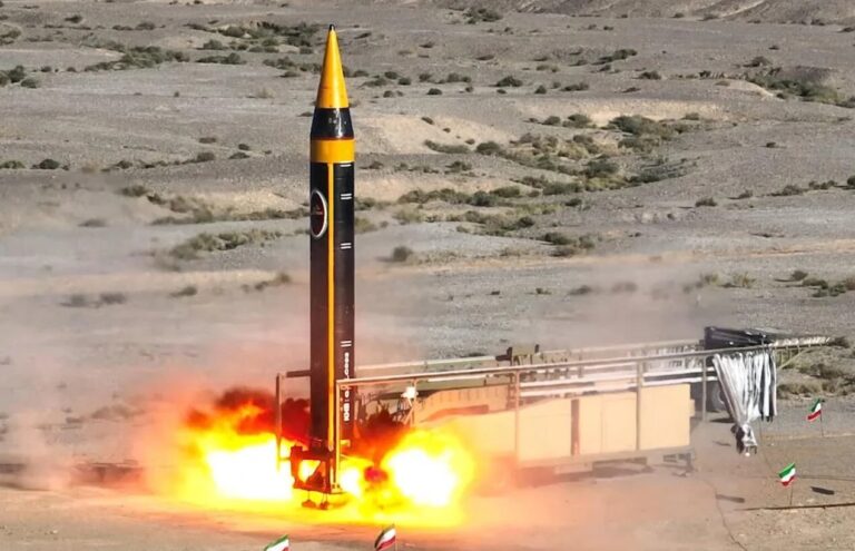 صواريخ إيرانية تضرب إسرائيل وصفارات الإنذار تدوي