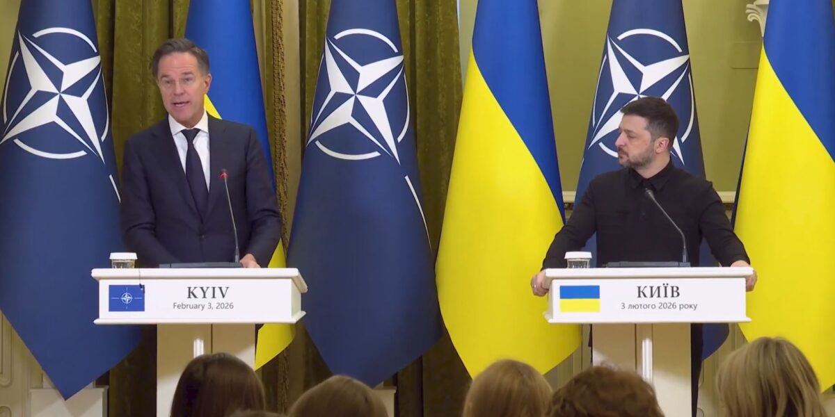 أوكرانيا تتعرض لهجوم باليستي روسي والناتو يؤكد دعمه الفوري