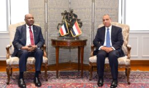 مصر تؤكد دعمها لوحدة السودان وتعزيز جهود التسوية الشاملة