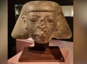 مصر تسترد رأس تحتمس الثالث في تعاون تاريخي مع هولندا