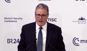 ستارمر: بريطانيا ستعزز وجودها العسكري في القطب الشمالي