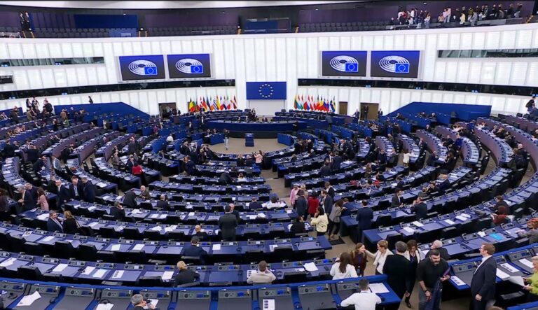 البرلمان الأوروبي يقرّ قرضًا بـ90 مليار يورو لدعم أوكرانيا