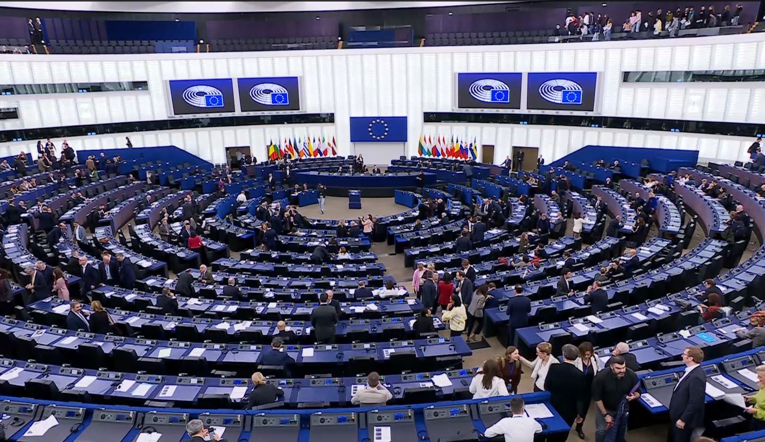 البرلمان الأوروبي يقرّ قرضًا بـ90 مليار يورو لدعم أوكرانيا