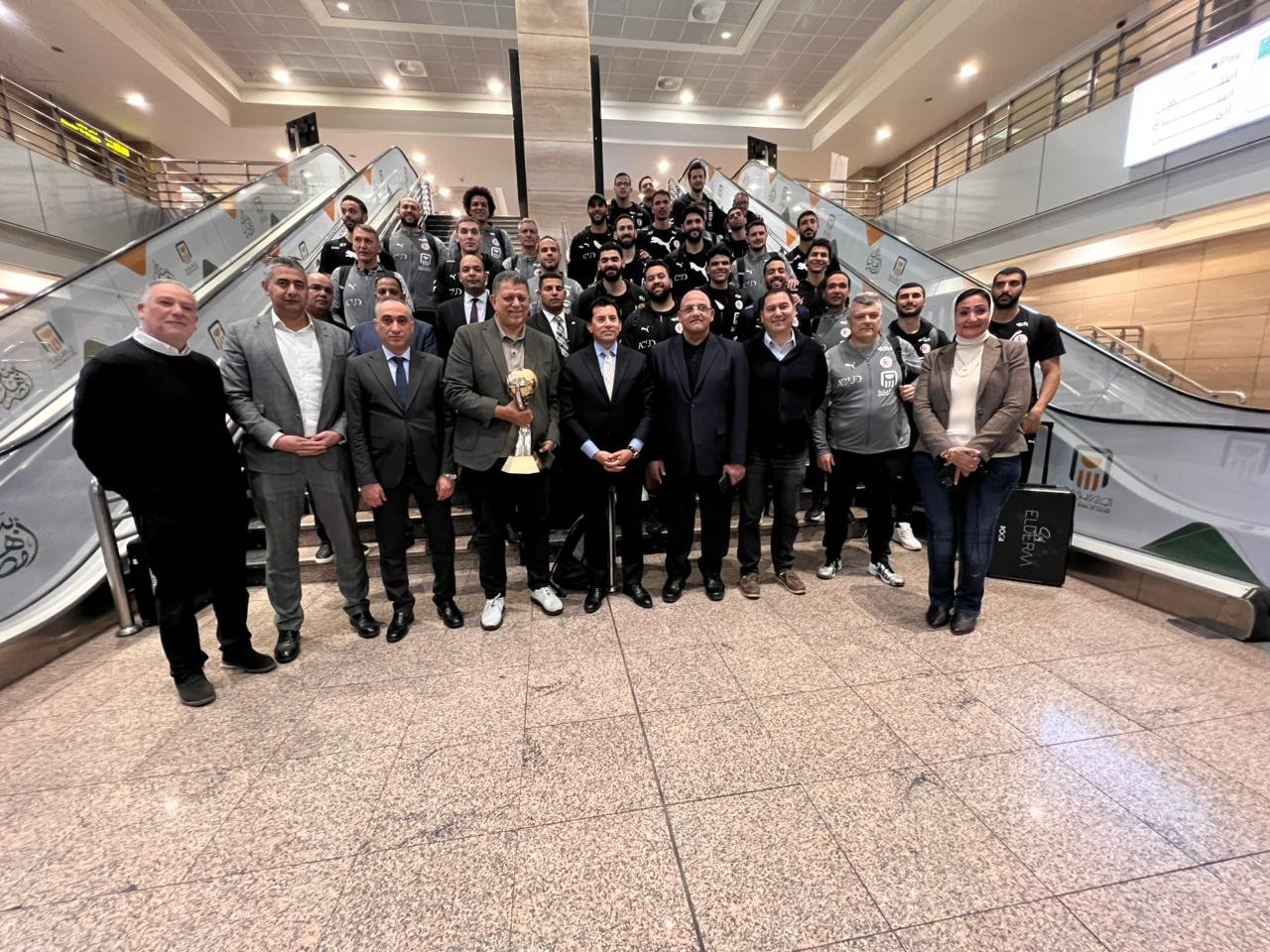 وزير الشباب والرياضة يستقبل منتخب اليد المتوج ببطولة إفريقيا