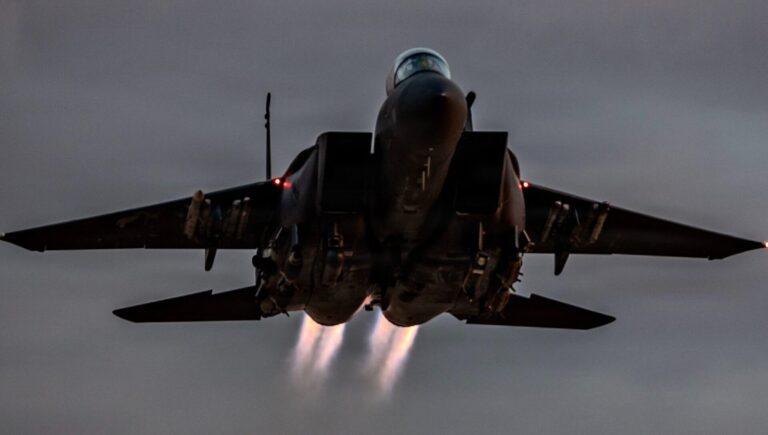 الولايات المتحدة والتحالف الدولي يواصلان الضربات ضد داعش