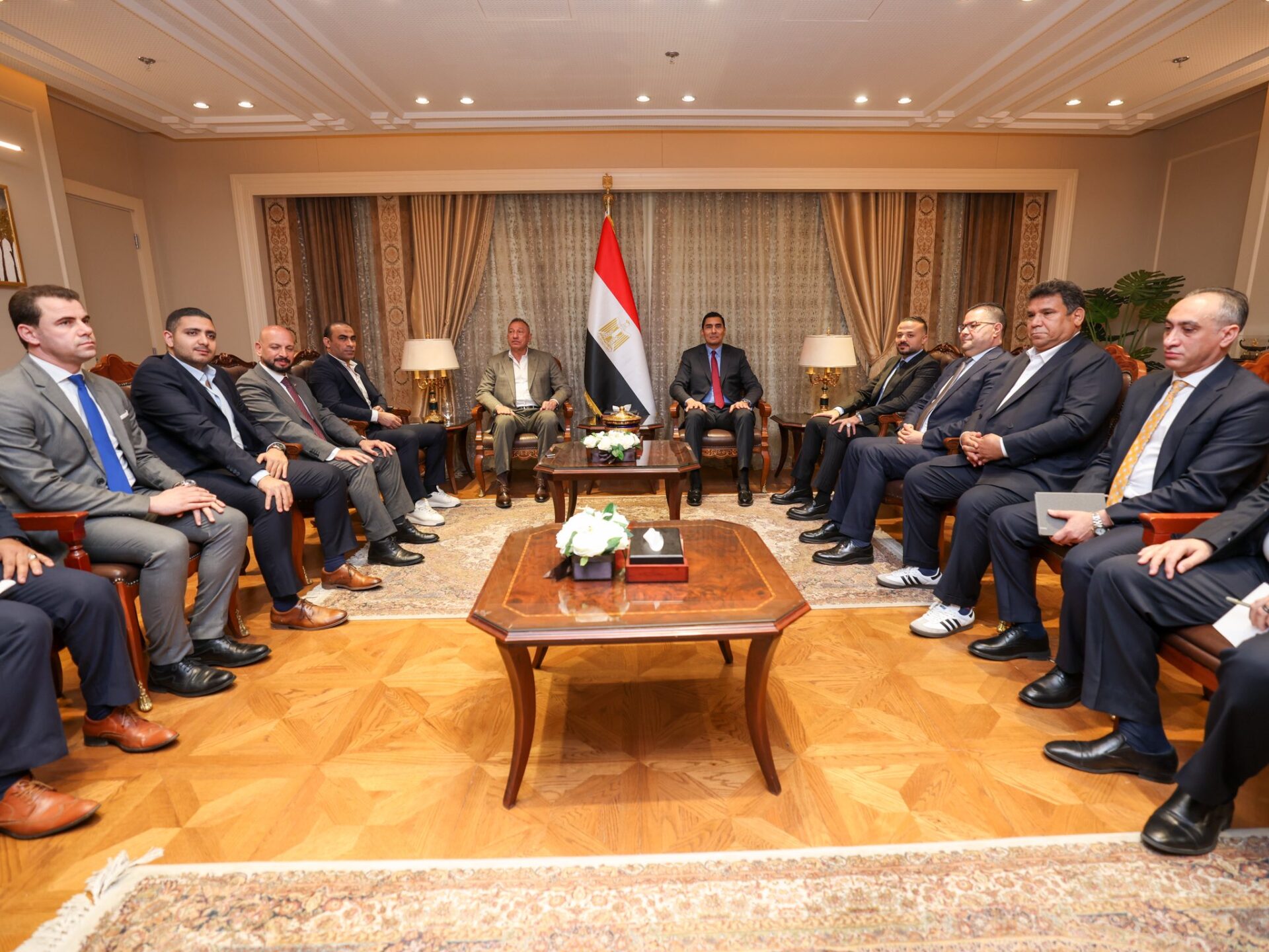 وزير الشباب والرياضة يستقبل مجلس إدارة الأهلي بقيادة الخطيب