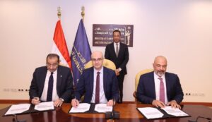 وزير الاتصالات يشهد توقيع عدد من الاتفاقيات التجارية بين المصرية للاتصالات و إي آند مصر و “تنظيم الاتصالات”