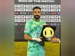 مهند لاشين يحصد على جائزة أفضل لاعب في مباراة غزل المحلة