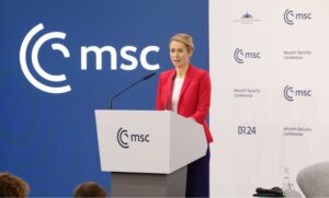 «كالاس» تحذر من استراتيجية روسيا التفاوضية مقابل الحرب في أوكرانيا