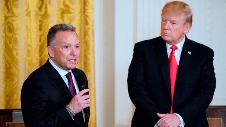 أكسيوس: إدارة ترامب تشترط التزامات دائمة لإيران في الاتفاق النووي