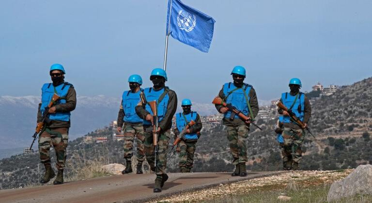 اليونيفيل: إسرائيل تسقط مادة كيميائية قرب الخط الأزرق وتعطل مهام حفظ السلام في لبنان