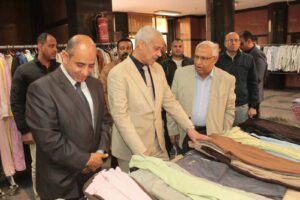 افتتاح المعرض الخيري الثامن للملابس بجامعة أسيوط لجمعية إنقاذ مرضى صعيد مصر 