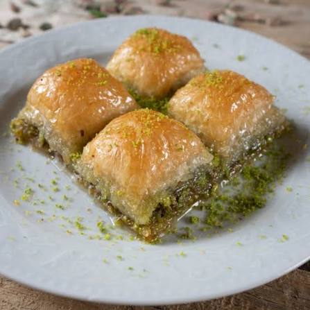 استعدادا لشهر رمضان المبارك..طريقة تحضير البقلاوة التركية في المنزل