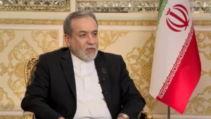 وزير الخارجية الإيراني: طهران لن تتخلى عن حقها النووي السلمي