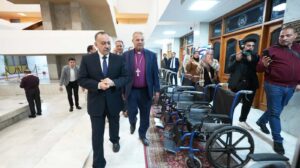 تسليم 30 كرسيًا متحركًا لمدارس التربية الفكرية بمختلف مراكز محافظة أسيوط