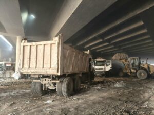 الجيزة :رفع 1060 طن مخلفات من انفاق العشاروة بالعمرانية والريس ببولاق الدكرور