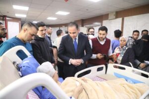 بعد نشوب حريق.. جولة تفقدية لنائب وزير الصحة بمستشفى عين شمس