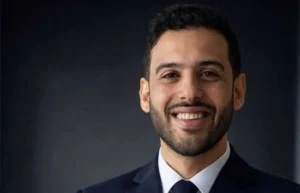 خبير اقتصادي: ضغوط الفائدة وقوة الدولار تدفع الذهب للتراجع مؤقتًا