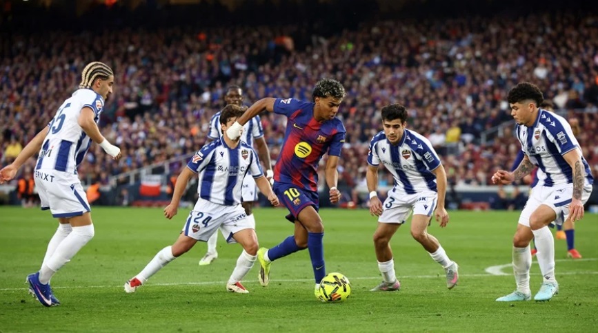 برشلونة يستعيد صدارة الدوري الإسباني بعد فوزه على ليفانتي بثلاثية