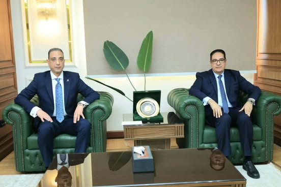 محافظ الجيزة يستقبل رئيس جامعة القاهرة لتقديم التهنئة وتعزيز التعاون المشترك
