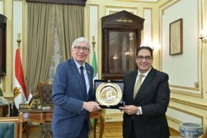 جامعة القاهرة تبحث تعزيز التعاون الأكاديمي والبحثي مع جامعات بيرو