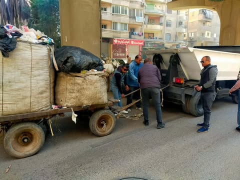 الجيزة: ضبط 24 عربة كارو وتروسيكل خلال حملات مكثفة لمواجهة النباشين والفرز العشوائي