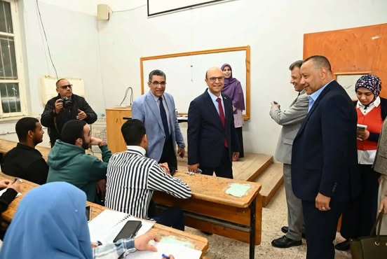 مع بدء الفصل الدراسي الثاني..رئيس جامعة أسيوط يتابع انتظام العملية التعليمية بالجامعة